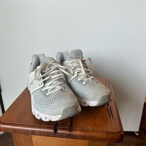 On Running Cloudstratus Sneakers - Light Gray - Women’s size 8